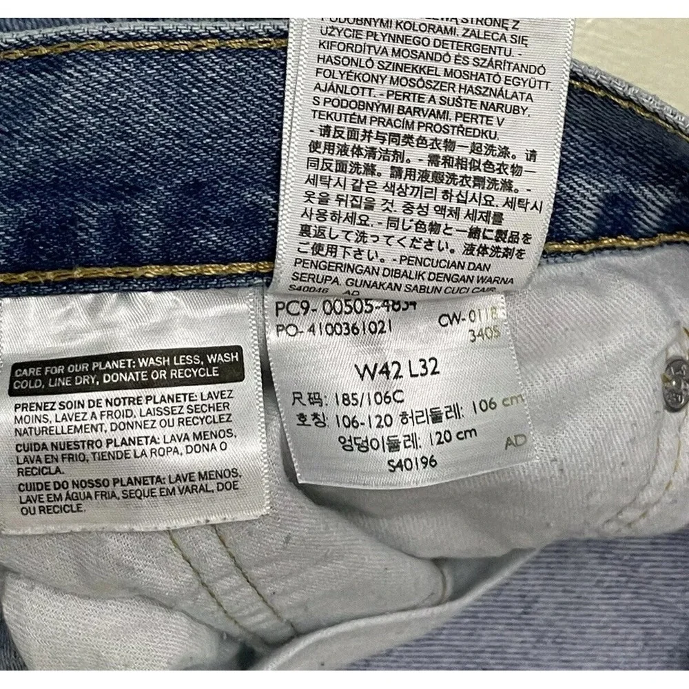 LEVI'S 505 Jeans Mens 42x32 Zipper Fly‎ Straight Fit Blue Denim Light Wash